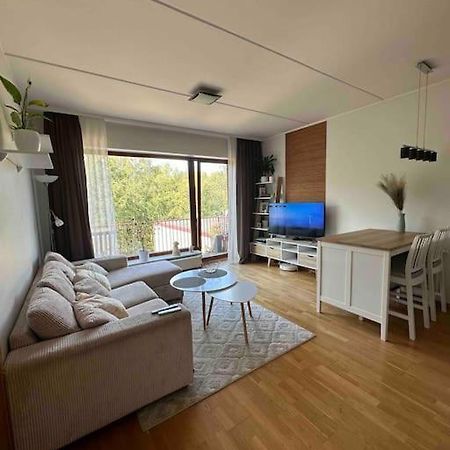 1-Bedroom Apartment Near Airport Peetri Eksteriør billede